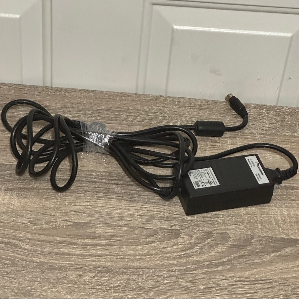 Pioneer DWX2325 EPA-202D-1A Output 5V/12V 1.5A Power Supply Adapter - Genuine‎